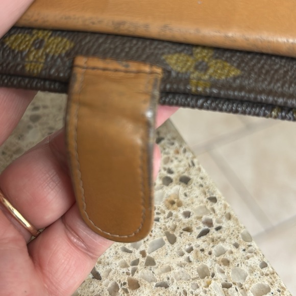 Vintage Louis Vuitton checkbook wallet. - Picture 17 of 17
